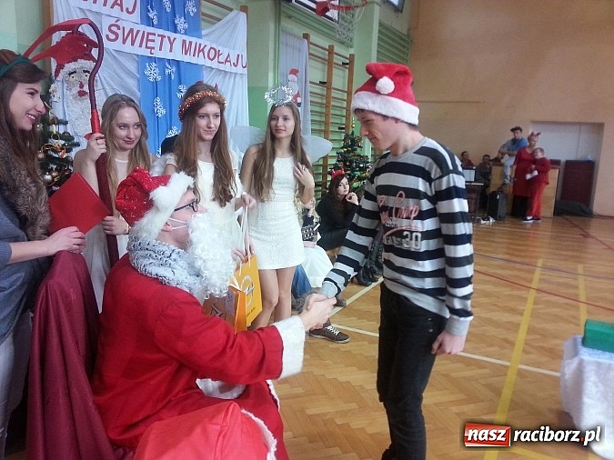 Zdjęcie w galerii na portalu naszraciborz.pl: Święty Mikołaj odwiedził również ZSS wiadomości z regionu
