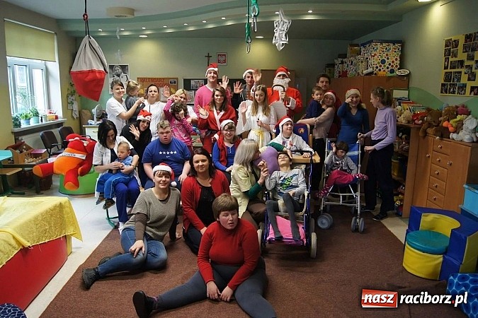 Zdjęcie w galerii na portalu naszraciborz.pl: Święty Mikołaj w Ośrodku Dziennego Pobytu, Rehabilitacji i Edukacji Dzieci Niepełnosprawnych w Raciborzu wiadomości z regionu