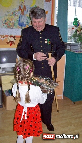 Zdjęcie w galerii na portalu naszraciborz.pl: Górnik spotkał się z przedszkolakami z Rudnika wiadomości z regionu