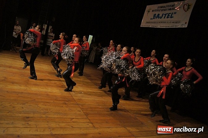 Zdjęcie w galerii na portalu naszraciborz.pl: Sala pękała w szwach na koncercie zespoł&oacute;w z Zawady Książęcej! wiadomości z regionu