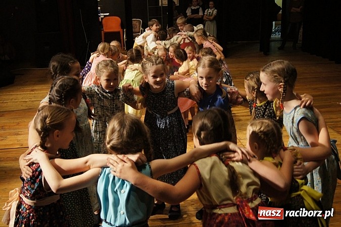Zdjęcie w galerii na portalu naszraciborz.pl: Sala pękała w szwach na koncercie zespoł&oacute;w z Zawady Książęcej! wiadomości z regionu