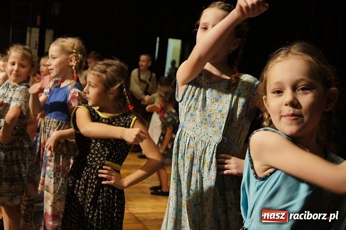 Zdjęcie w galerii na portalu naszraciborz.pl: Sala pękała w szwach na koncercie zespoł&oacute;w z Zawady Książęcej! wiadomości z regionu