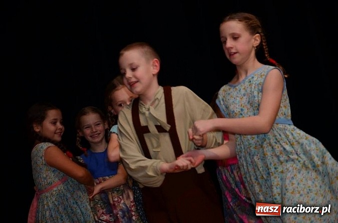 Zdjęcie w galerii na portalu naszraciborz.pl: Sala pękała w szwach na koncercie zespoł&oacute;w z Zawady Książęcej! wiadomości z regionu