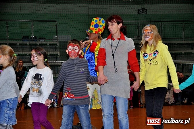 Zdjęcie w galerii na portalu naszraciborz.pl: Mikołajki dla dzieci pracownik&oacute;w Rafako wiadomości z regionu