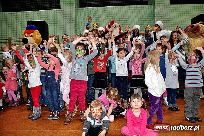 Zdjęcie w galerii na portalu naszraciborz.pl: Mikołajki dla dzieci pracownik&oacute;w Rafako wiadomości z regionu