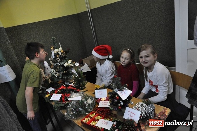 Zdjęcie w galerii na portalu naszraciborz.pl: Świąteczny kiermasz w Szkole na Ostrogu wiadomości z regionu