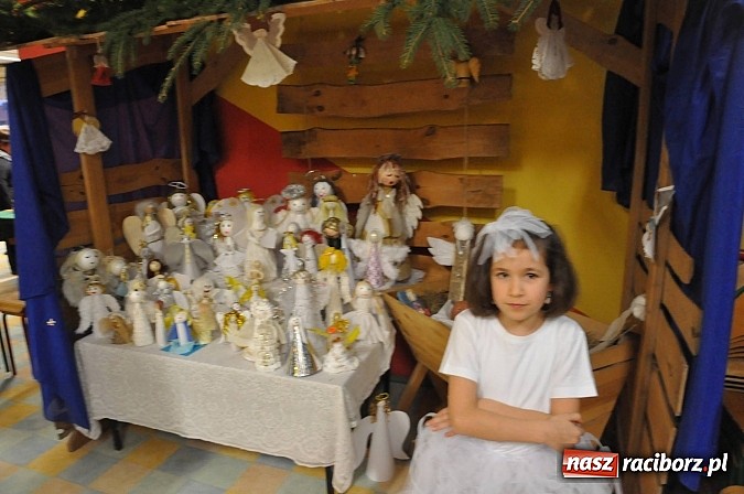 Zdjęcie w galerii na portalu naszraciborz.pl: Świąteczny kiermasz w Szkole na Ostrogu wiadomości z regionu