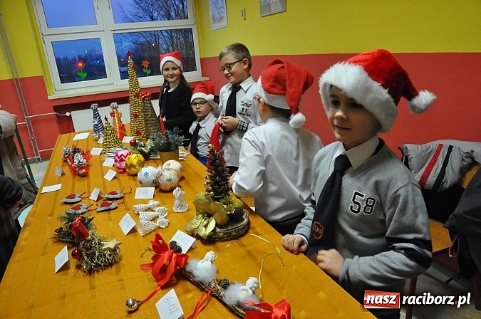Zdjęcie w galerii na portalu naszraciborz.pl: Świąteczny kiermasz w Szkole na Ostrogu wiadomości z regionu