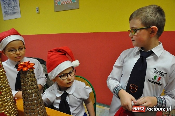 Zdjęcie w galerii na portalu naszraciborz.pl: Świąteczny kiermasz w Szkole na Ostrogu wiadomości z regionu