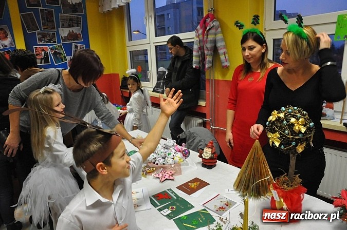 Zdjęcie w galerii na portalu naszraciborz.pl: Świąteczny kiermasz w Szkole na Ostrogu wiadomości z regionu