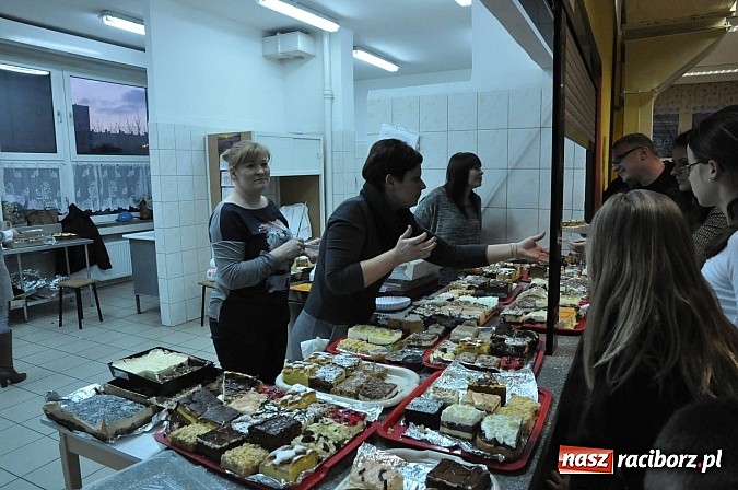 Zdjęcie w galerii na portalu naszraciborz.pl: Świąteczny kiermasz w Szkole na Ostrogu wiadomości z regionu