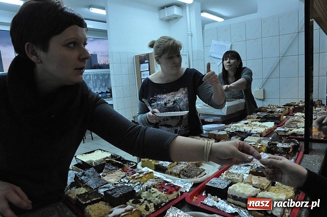 Zdjęcie w galerii na portalu naszraciborz.pl: Świąteczny kiermasz w Szkole na Ostrogu wiadomości z regionu