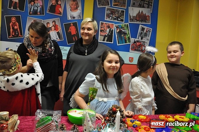 Zdjęcie w galerii na portalu naszraciborz.pl: Świąteczny kiermasz w Szkole na Ostrogu wiadomości z regionu