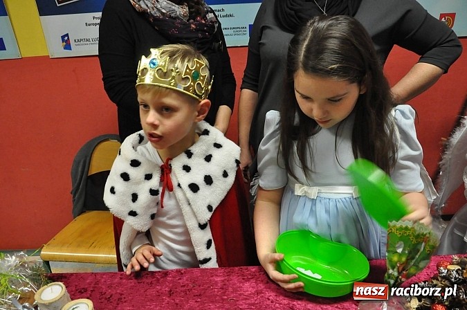 Zdjęcie w galerii na portalu naszraciborz.pl: Świąteczny kiermasz w Szkole na Ostrogu wiadomości z regionu