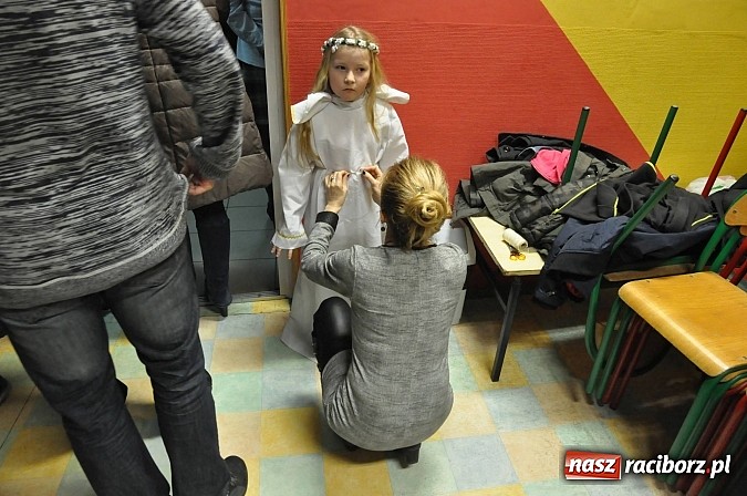 Zdjęcie w galerii na portalu naszraciborz.pl: Świąteczny kiermasz w Szkole na Ostrogu wiadomości z regionu