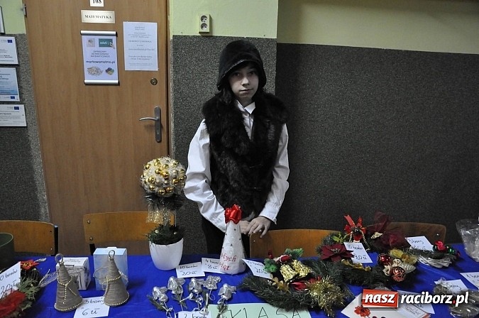Zdjęcie w galerii na portalu naszraciborz.pl: Świąteczny kiermasz w Szkole na Ostrogu wiadomości z regionu