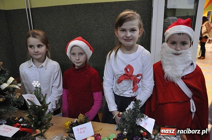 Zdjęcie w galerii na portalu naszraciborz.pl: Świąteczny kiermasz w Szkole na Ostrogu wiadomości z regionu