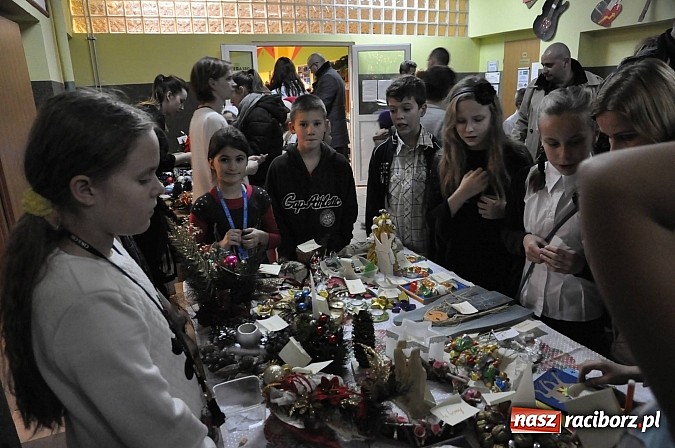 Zdjęcie w galerii na portalu naszraciborz.pl: Świąteczny kiermasz w Szkole na Ostrogu wiadomości z regionu