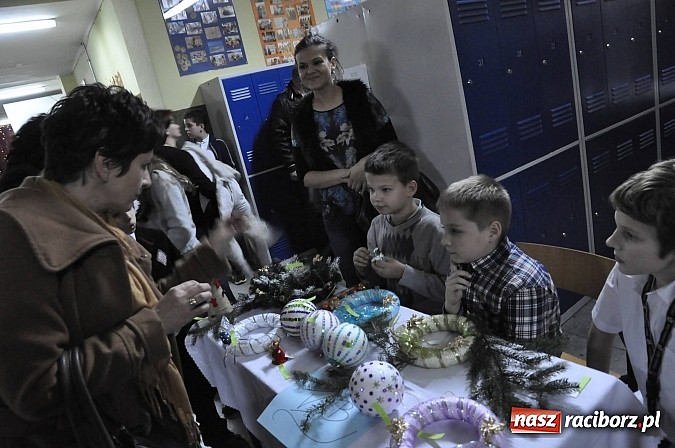 Zdjęcie w galerii na portalu naszraciborz.pl: Świąteczny kiermasz w Szkole na Ostrogu wiadomości z regionu