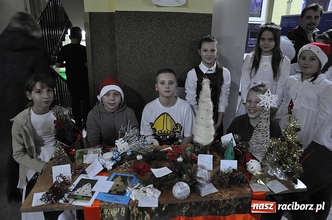 Zdjęcie w galerii na portalu naszraciborz.pl: Świąteczny kiermasz w Szkole na Ostrogu wiadomości z regionu