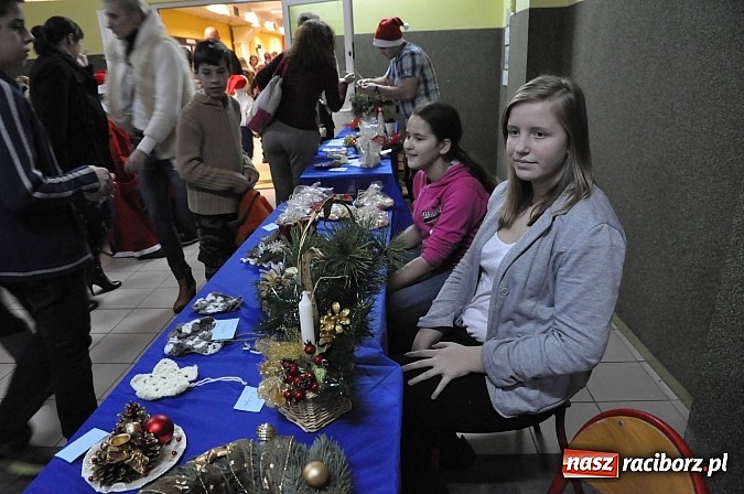 Zdjęcie w galerii na portalu naszraciborz.pl: Świąteczny kiermasz w Szkole na Ostrogu wiadomości z regionu