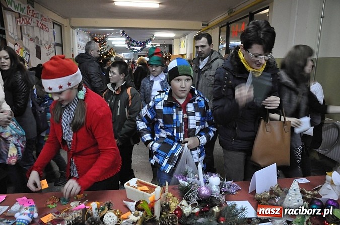 Zdjęcie w galerii na portalu naszraciborz.pl: Świąteczny kiermasz w Szkole na Ostrogu wiadomości z regionu