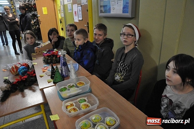 Zdjęcie w galerii na portalu naszraciborz.pl: Świąteczny kiermasz w Szkole na Ostrogu wiadomości z regionu