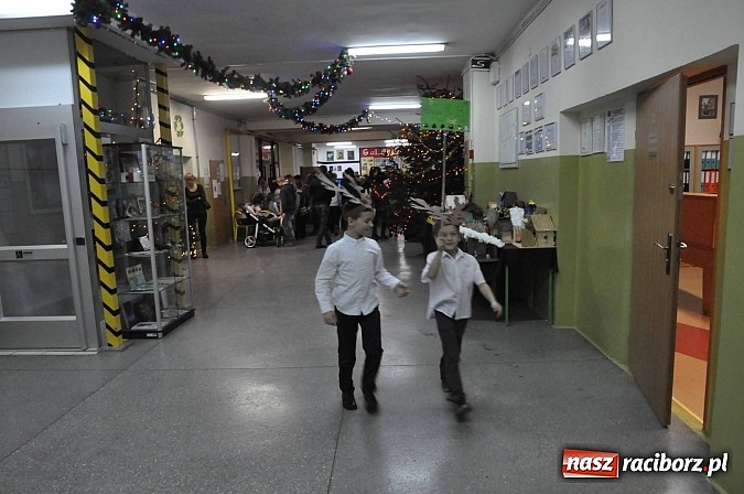 Zdjęcie w galerii na portalu naszraciborz.pl: Świąteczny kiermasz w Szkole na Ostrogu wiadomości z regionu