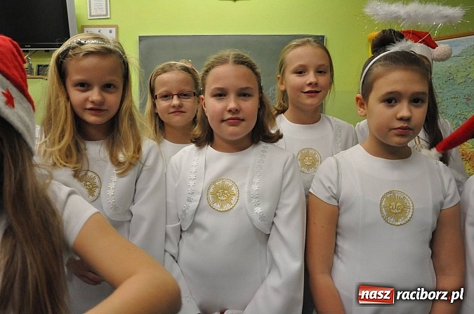 Zdjęcie w galerii na portalu naszraciborz.pl: Świąteczny kiermasz w Szkole na Ostrogu wiadomości z regionu