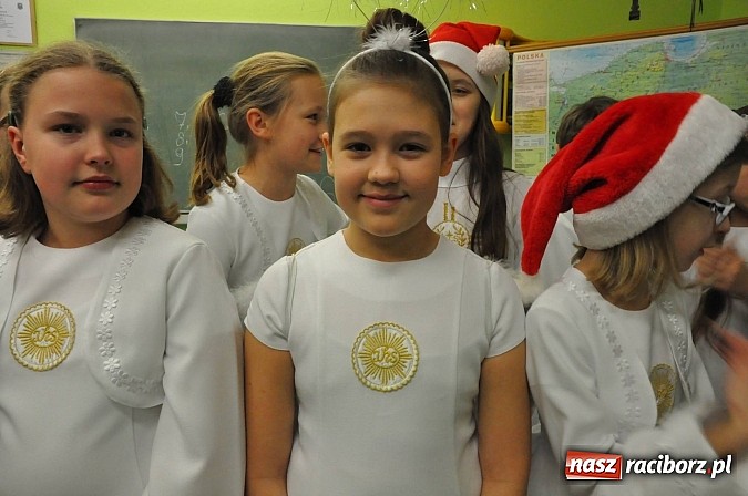 Zdjęcie w galerii na portalu naszraciborz.pl: Świąteczny kiermasz w Szkole na Ostrogu wiadomości z regionu