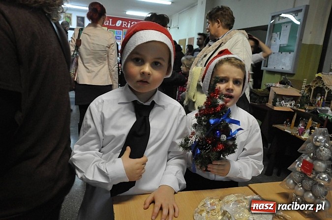 Zdjęcie w galerii na portalu naszraciborz.pl: Świąteczny kiermasz w Szkole na Ostrogu wiadomości z regionu