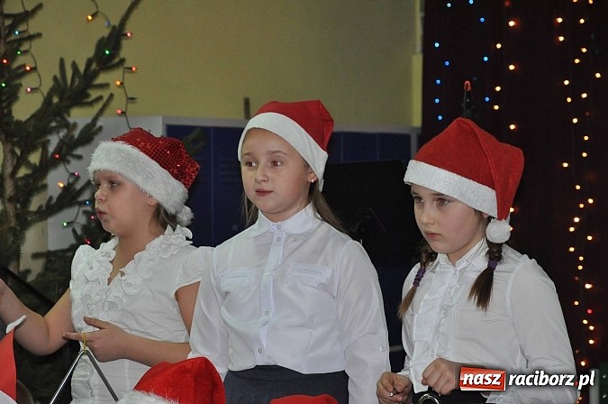 Zdjęcie w galerii na portalu naszraciborz.pl: Świąteczny kiermasz w Szkole na Ostrogu wiadomości z regionu