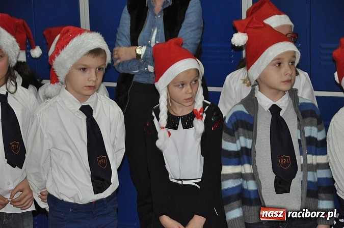 Zdjęcie w galerii na portalu naszraciborz.pl: Świąteczny kiermasz w Szkole na Ostrogu wiadomości z regionu