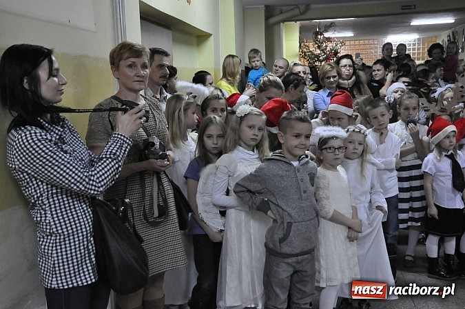 Zdjęcie w galerii na portalu naszraciborz.pl: Świąteczny kiermasz w Szkole na Ostrogu wiadomości z regionu