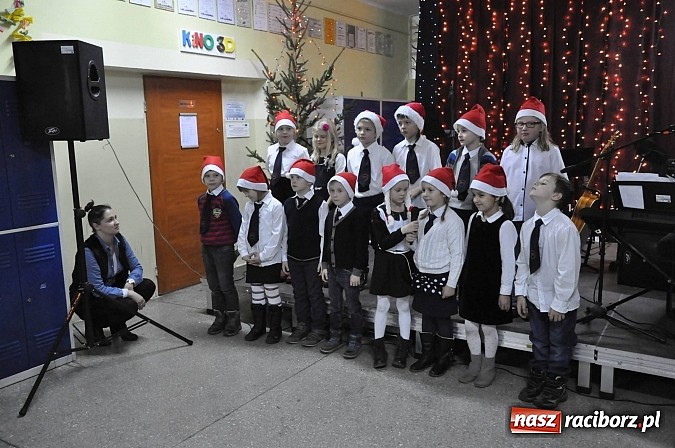 Zdjęcie w galerii na portalu naszraciborz.pl: Świąteczny kiermasz w Szkole na Ostrogu wiadomości z regionu