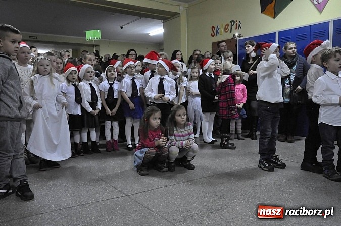 Zdjęcie w galerii na portalu naszraciborz.pl: Świąteczny kiermasz w Szkole na Ostrogu wiadomości z regionu
