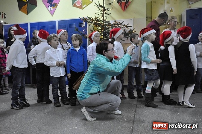 Zdjęcie w galerii na portalu naszraciborz.pl: Świąteczny kiermasz w Szkole na Ostrogu wiadomości z regionu