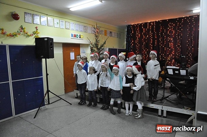 Zdjęcie w galerii na portalu naszraciborz.pl: Świąteczny kiermasz w Szkole na Ostrogu wiadomości z regionu