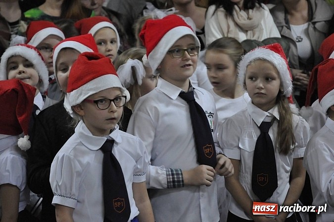 Zdjęcie w galerii na portalu naszraciborz.pl: Świąteczny kiermasz w Szkole na Ostrogu wiadomości z regionu