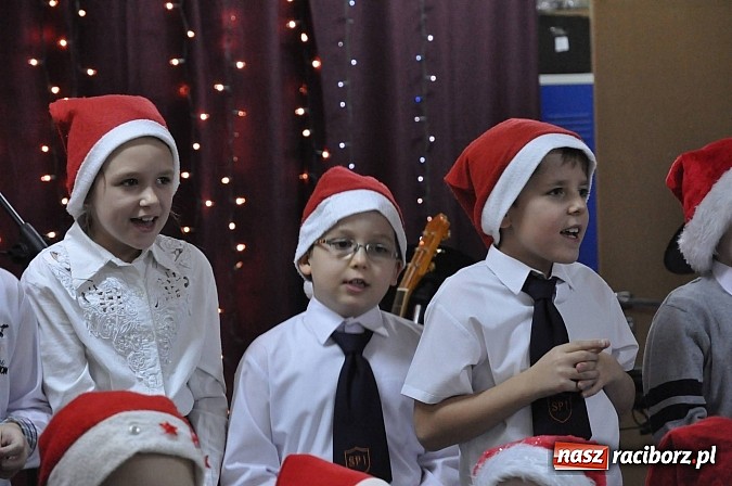 Zdjęcie w galerii na portalu naszraciborz.pl: Świąteczny kiermasz w Szkole na Ostrogu wiadomości z regionu