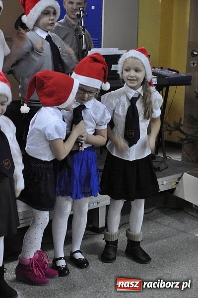 Zdjęcie w galerii na portalu naszraciborz.pl: Świąteczny kiermasz w Szkole na Ostrogu wiadomości z regionu