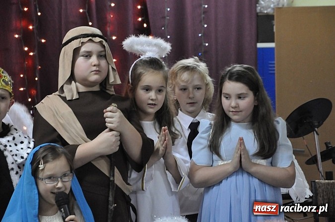 Zdjęcie w galerii na portalu naszraciborz.pl: Świąteczny kiermasz w Szkole na Ostrogu wiadomości z regionu