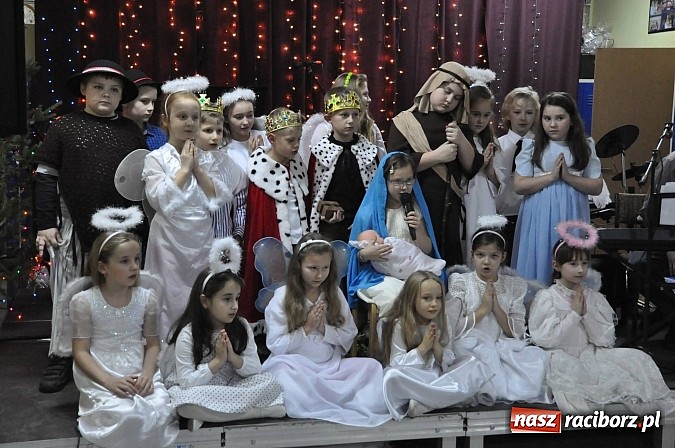 Zdjęcie w galerii na portalu naszraciborz.pl: Świąteczny kiermasz w Szkole na Ostrogu wiadomości z regionu