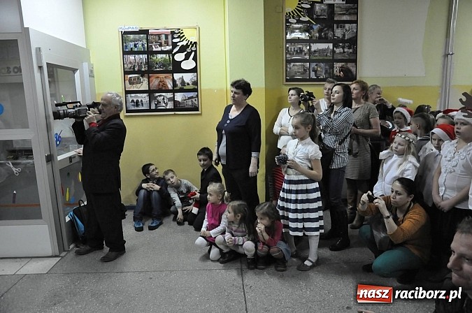 Zdjęcie w galerii na portalu naszraciborz.pl: Świąteczny kiermasz w Szkole na Ostrogu wiadomości z regionu