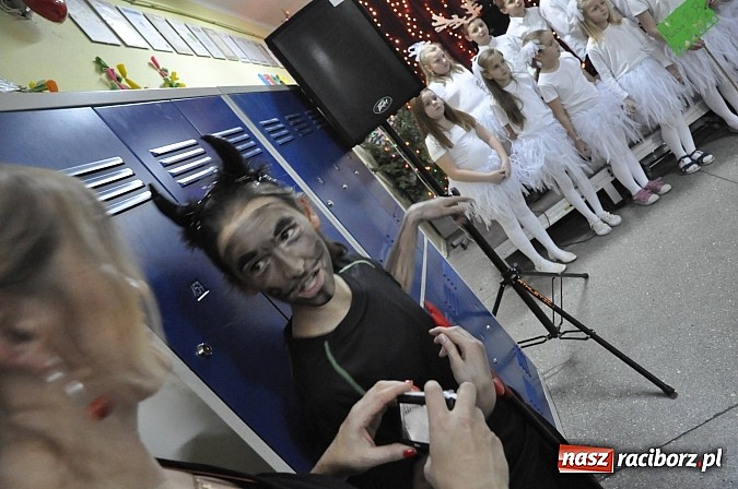 Zdjęcie w galerii na portalu naszraciborz.pl: Świąteczny kiermasz w Szkole na Ostrogu wiadomości z regionu