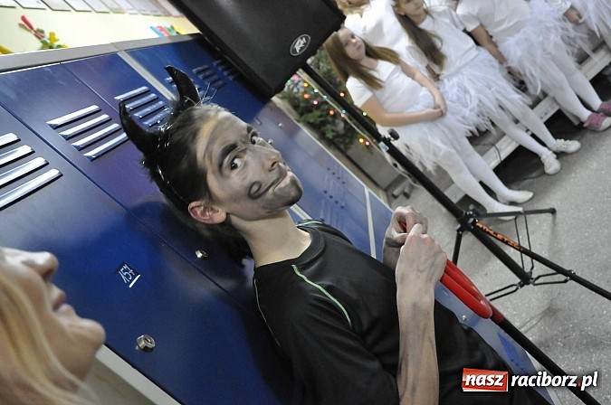 Zdjęcie w galerii na portalu naszraciborz.pl: Świąteczny kiermasz w Szkole na Ostrogu wiadomości z regionu