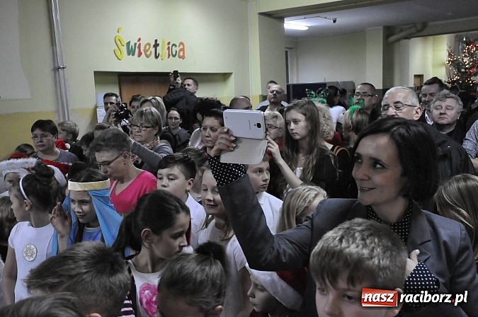 Zdjęcie w galerii na portalu naszraciborz.pl: Świąteczny kiermasz w Szkole na Ostrogu wiadomości z regionu