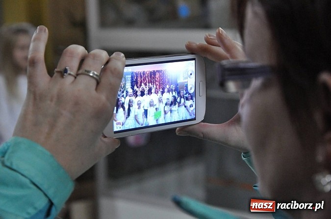 Zdjęcie w galerii na portalu naszraciborz.pl: Świąteczny kiermasz w Szkole na Ostrogu wiadomości z regionu