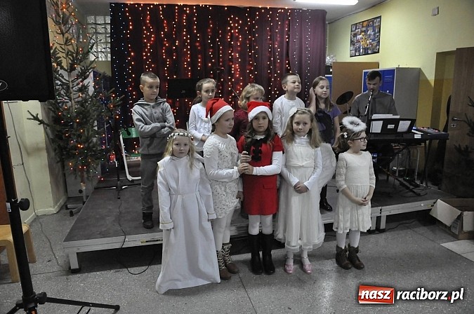 Zdjęcie w galerii na portalu naszraciborz.pl: Świąteczny kiermasz w Szkole na Ostrogu wiadomości z regionu