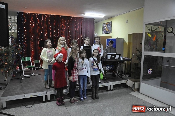 Zdjęcie w galerii na portalu naszraciborz.pl: Świąteczny kiermasz w Szkole na Ostrogu wiadomości z regionu